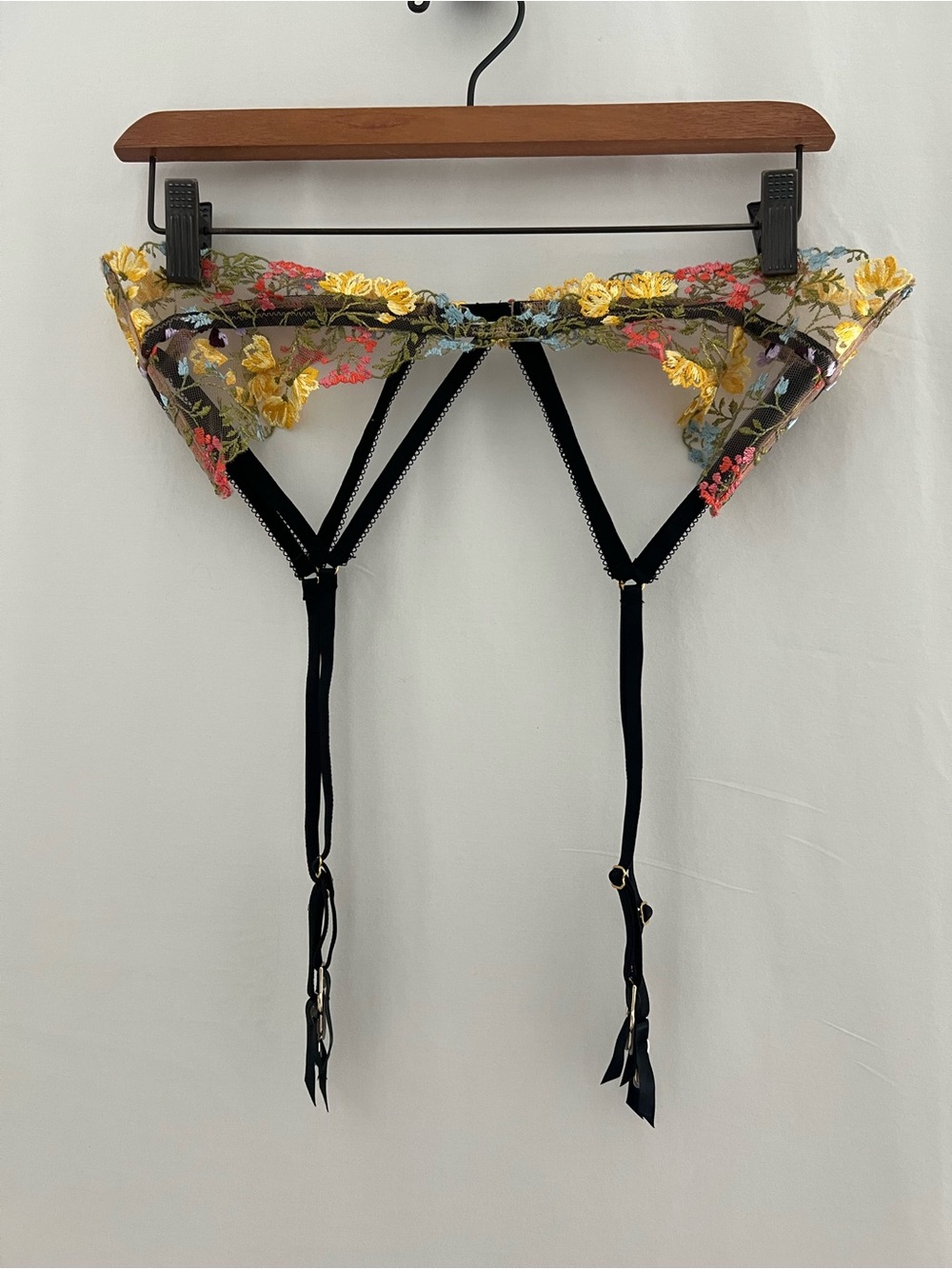 NWOT Victoria's Secret Dream Angels Floral Lace Garter Belt M/L